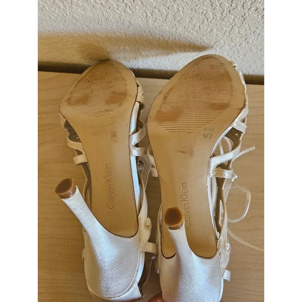 Calvin Klein Womens Cream Satin Strappy Lace Up Stiletto Heels Sandals Size 8M